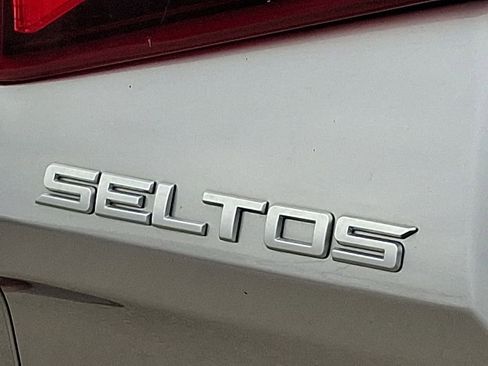 Used 2023 Kia Seltos LX AWD/4WD image 28