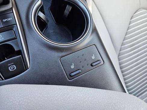 Used 2024 Toyota Camry SE image 30