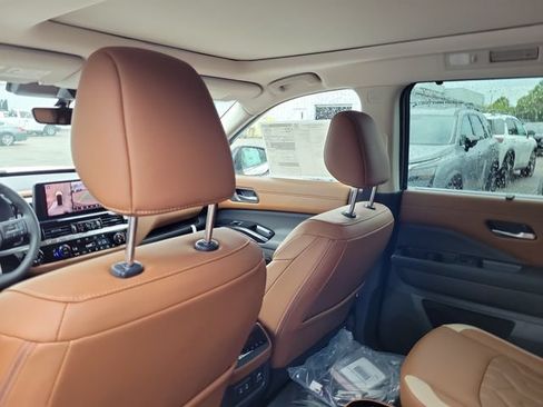 New 2026 Nissan Pathfinder Platinum AWD/4WD image 12