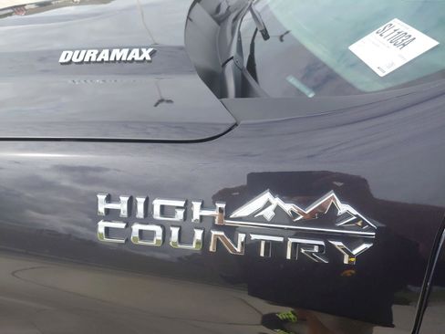 Used 2022 Chevrolet Silverado 1500 High Country w/ High Country Premium Package image 12