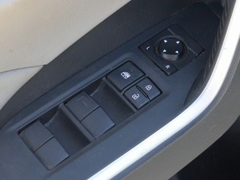 Used 2021 Toyota RAV4 XLE w/ Convenience Package AWD/4WD image 13
