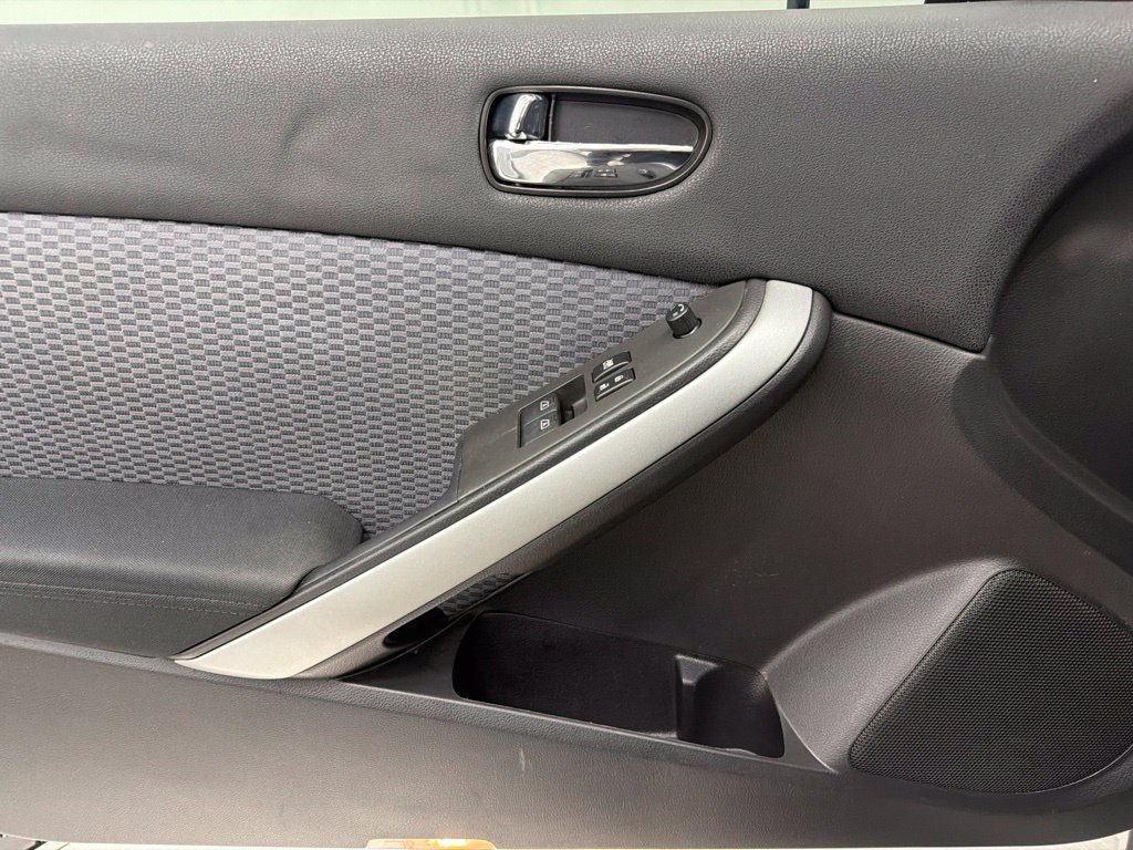 Used 2009 Nissan Altima 3.5 SE FWD image 21