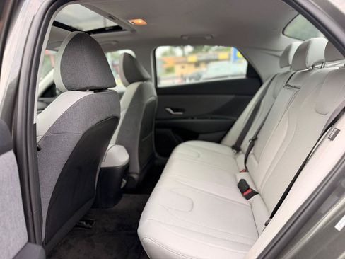 Used 2025 Hyundai Elantra Limited FWD image 12