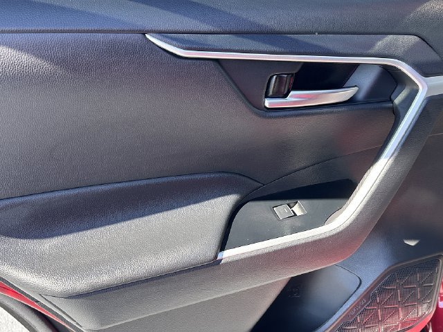 Certified 2025 Toyota RAV4 XLE w/ Convenience Package FWD image 20
