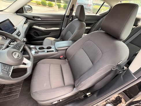 Used 2025 Nissan Altima 2.5 SV FWD image 21