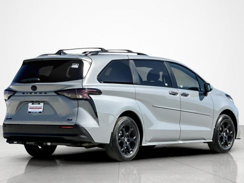 Certified 2025 Toyota Sienna XLE Woodland Edition AWD/4WD image 5