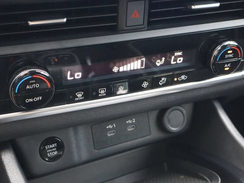 Used 2024 Nissan Rogue SV FWD image 23