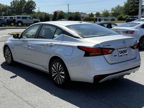 Used 2024 Nissan Altima 2.5 SV FWD image 4