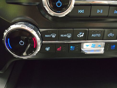 Used 2025 Ford F250 Lariat AWD/4WD image 27