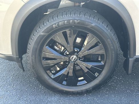Used 2023 Nissan Rogue SV AWD/4WD image 13