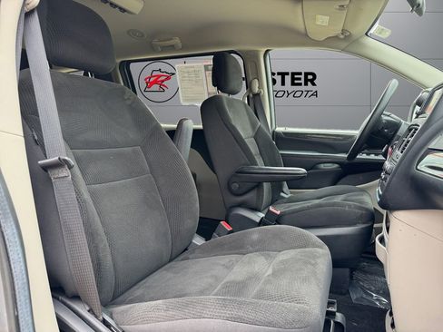 Used 2018 Dodge Grand Caravan SE FWD image 17