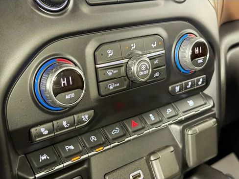 Used 2020 Chevrolet Silverado 1500 High Country w/ Technology Package image 16