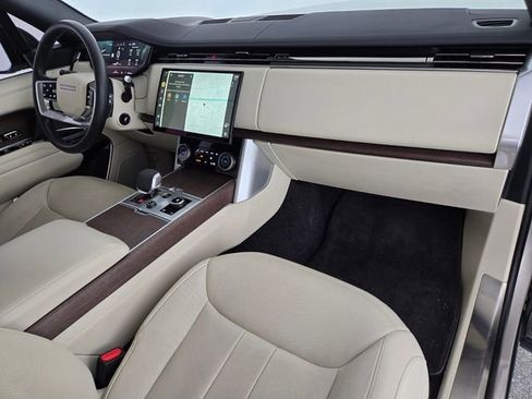 Certified 2023 Land Rover Range Rover SE image 18