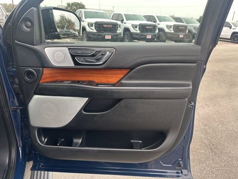 Used 2019 Lincoln Navigator L Reserve image 13