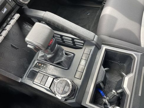 Certified 2025 Toyota Tacoma TRD Off-Road AWD/4WD image 21