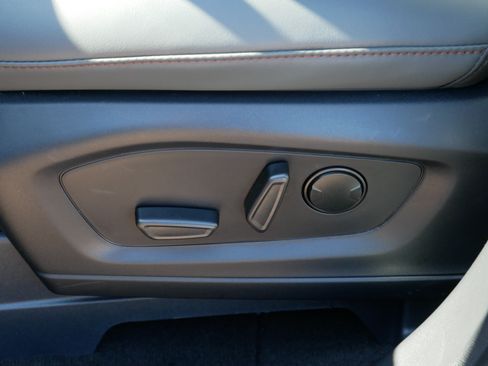 Used 2026 Ford Explorer Active w/ Active Comfort Package AWD/4WD image 19