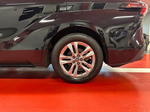 Certified 2024 Toyota Sienna XLE w/ XLE Plus Package AWD/4WD image 28