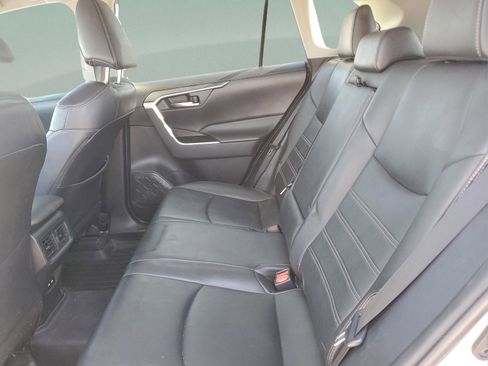 Used 2021 Toyota RAV4 XLE Premium image 7