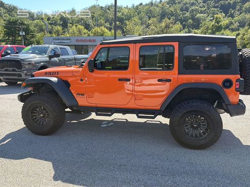 Used 2025 Jeep Wrangler Unlimited Sport AWD/4WD image 18