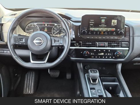 Used 2025 Nissan Pathfinder SL FWD image 13