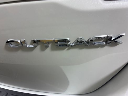 Used 2025 Subaru Outback Premium w/ Popular Package #1A image 11