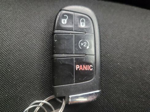 Used 2016 Jeep Renegade Latitude FWD image 32