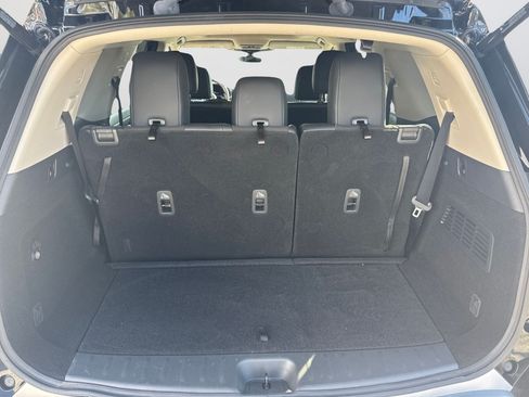 Certified 2025 Nissan Pathfinder Platinum w/ Cargo Package FWD image 40