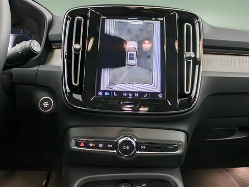 New 2025 Volvo XC40 B5 Plus image 26