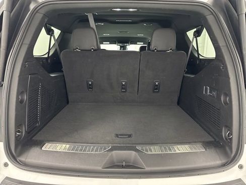 Used 2024 Chevrolet Suburban Premier image 31