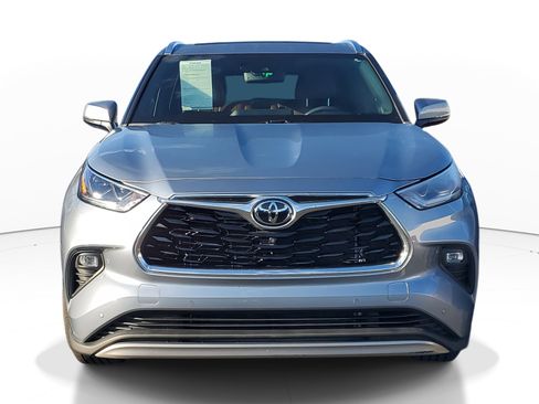 Used 2022 Toyota Highlander Platinum image 2