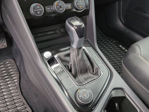 Used 2022 Volkswagen Taos SEL image 17