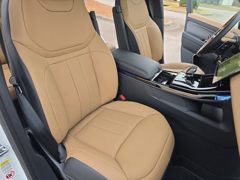 New 2026 Land Rover Range Rover Sport Dynamic SE AWD/4WD image 10