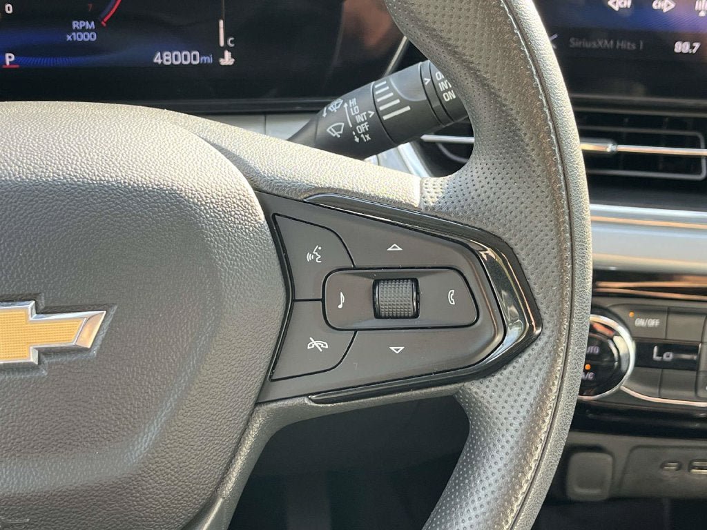 Used 2025 Chevrolet Trax LT FWD image 17