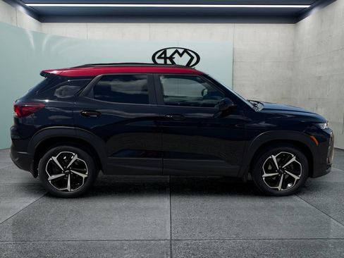 Used 2021 Chevrolet TrailBlazer RS w/ Sun and Liftgate Package FWD image 2