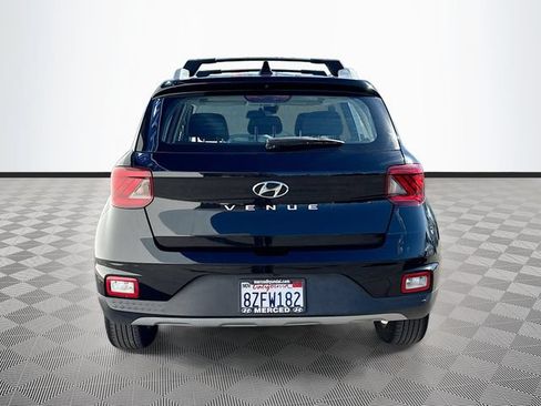 Used 2022 Hyundai Venue SEL FWD image 6