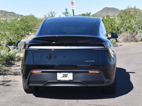 Used 2026 Tesla Model Y AWD image 4