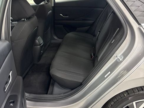 Used 2025 Hyundai Elantra SEL FWD image 19