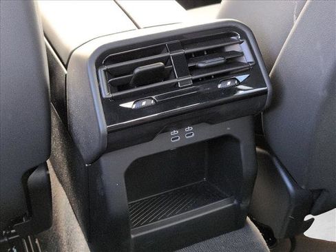 Used 2025 BMW i5 eDrive40i w/ Premium Package image 18