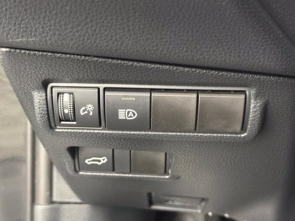 Used 2024 Toyota Corolla Cross XLE w/ Convenience Package FWD image 30