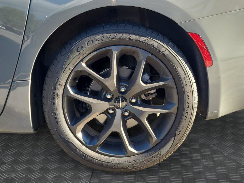 Used 2025 Chrysler Pacifica Limited FWD image 26