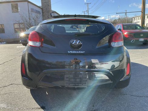 Used 2017 Hyundai Veloster Value Edition image 6