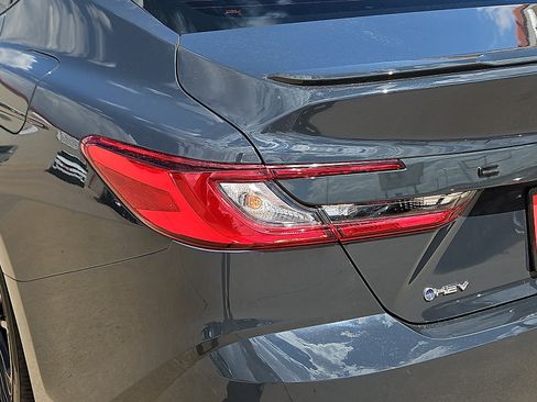 Used 2025 Toyota Camry SE FWD image 7