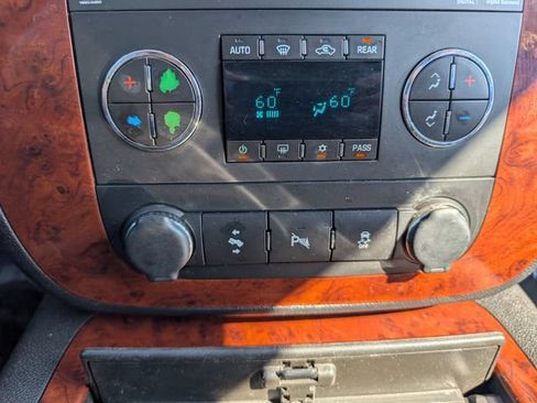 Used 2012 Chevrolet Tahoe LTZ AWD/4WD image 28