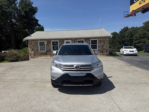 Used 2012 Toyota Highlander Limited w/ Tow Pkg FWD image 2