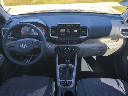 New 2025 Hyundai Venue Limited image 17
