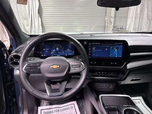 Used 2025 Chevrolet Equinox LT FWD image 17
