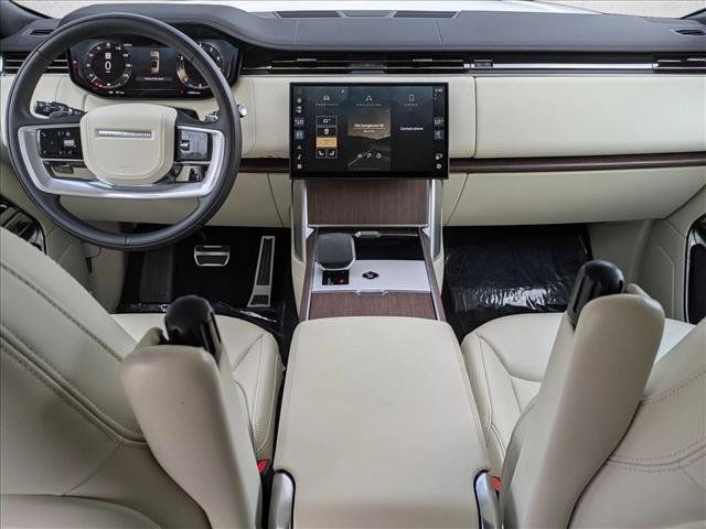 Certified 2025 Land Rover Range Rover Long Wheelbase SE AWD/4WD image 19