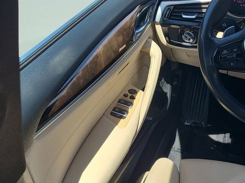 Used 2020 BMW 530i w/ Premium Package RWD image 20