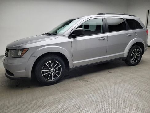 Used 2018 Dodge Journey SE w/ Connectivity Group image 2
