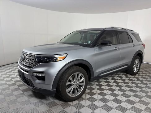 Used 2023 Ford Explorer Limited w/ Limited Technology Package AWD/4WD image 3